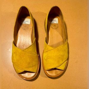 Beautiful golden yellow flats